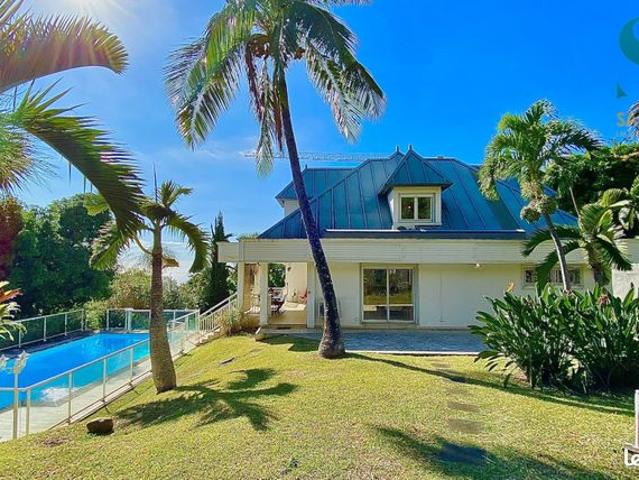 Villa 6 pièces 230 m²
