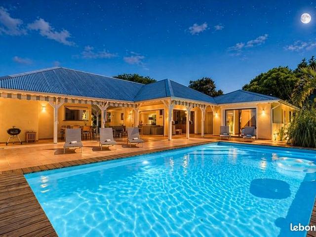 Villa 6 pièces 230 m²