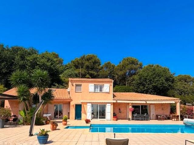 Villa 6 pièces 230 m²