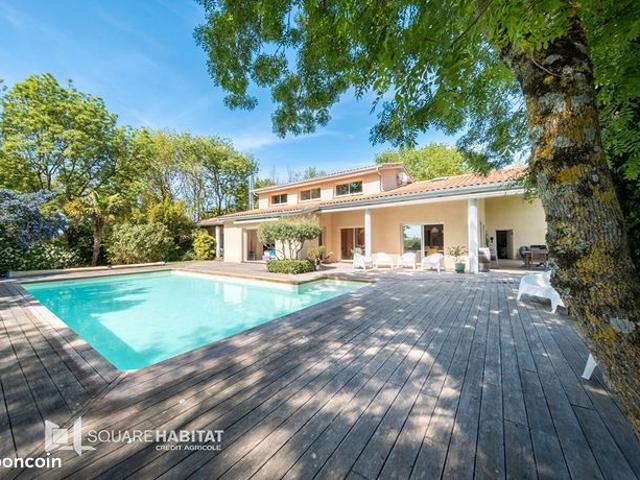 Villa 6 pièces 230 m²