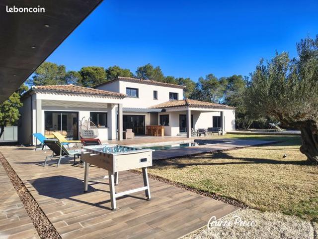 Villa 6 pièces 230 m²
