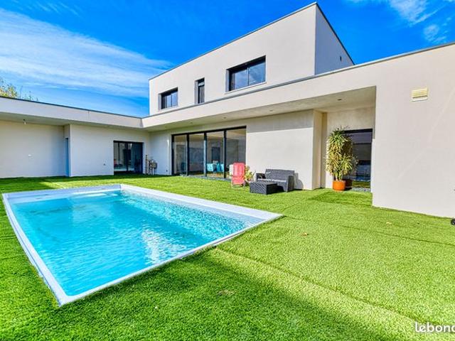 Villa 6 pièces 231 m²