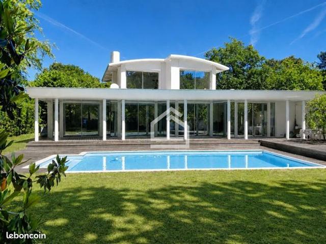 Villa 6 pièces 231 m²