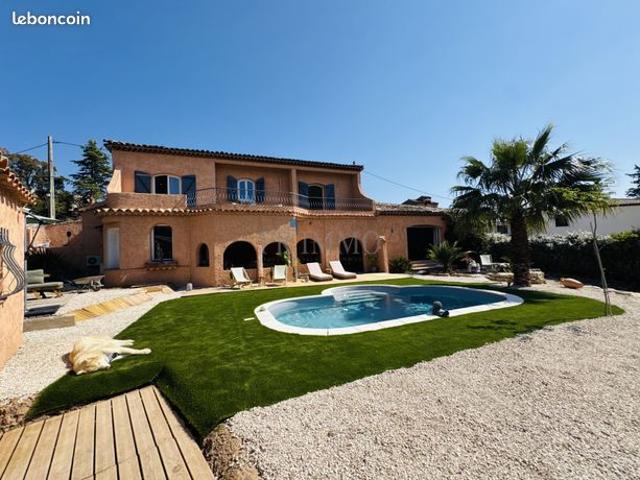 Villa 6 pièces 231 m²