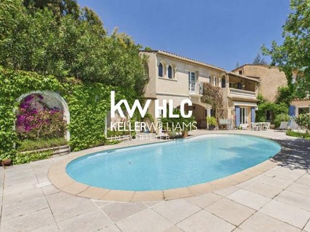 Villa 6 pièces 231 m²