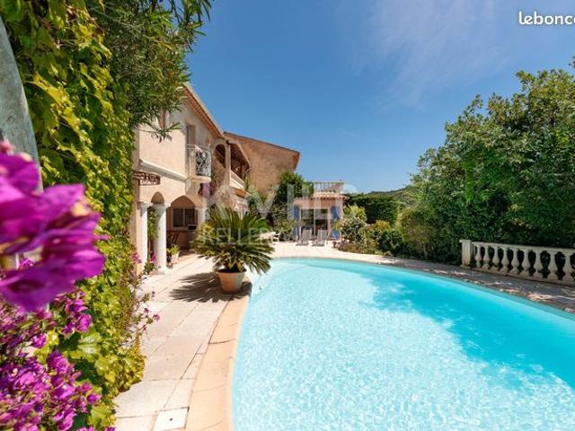 Villa 6 pièces 231 m²