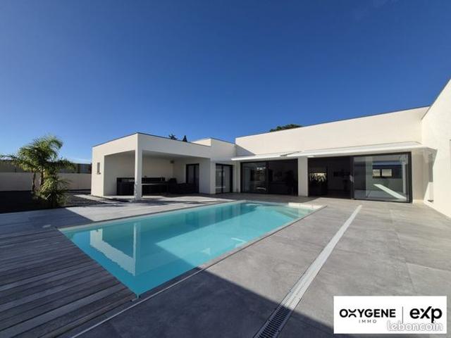 Villa 6 pièces 232 m²