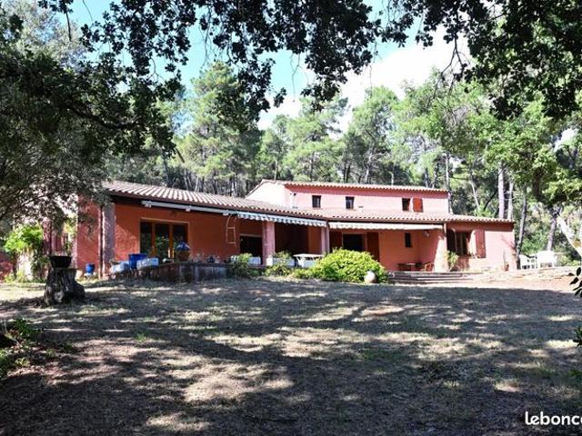 Villa 6 pièces 232 m²