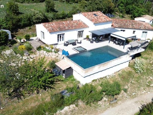 Villa 6 pièces 233 m²