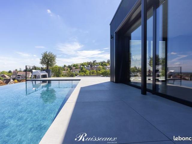 Villa 6 pièces 233 m²