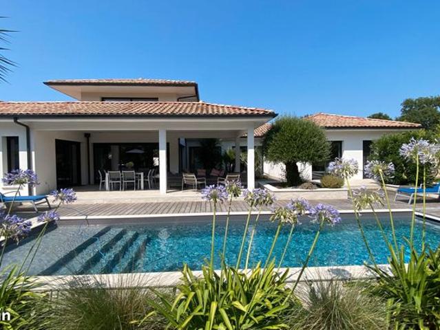 Villa 6 pièces 233 m²