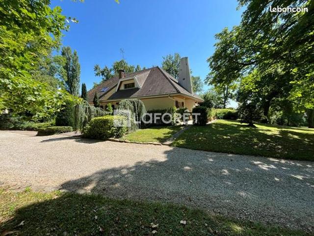 Villa 6 pièces 234 m²