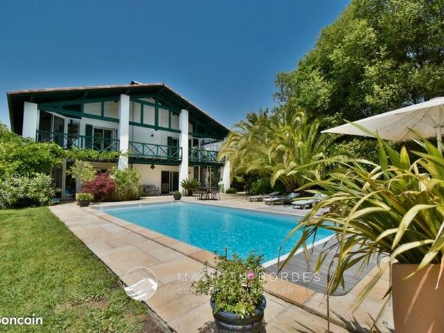 Villa 6 pièces 234 m²