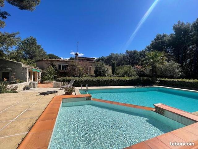 Villa 6 pièces 234 m²