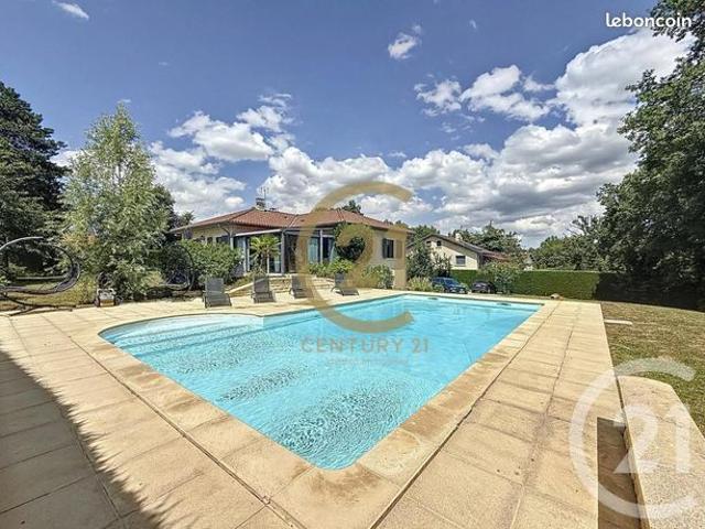 Villa 6 pièces 234 m²