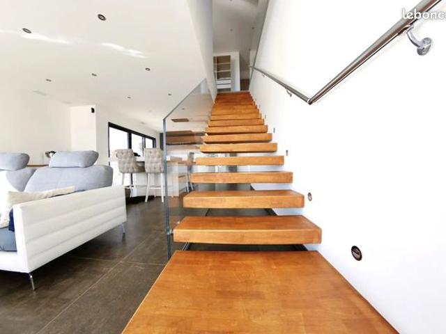 Villa 6 pièces 235 m²