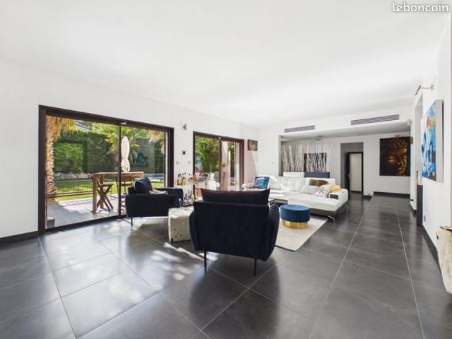 Villa 6 pièces 236 m²