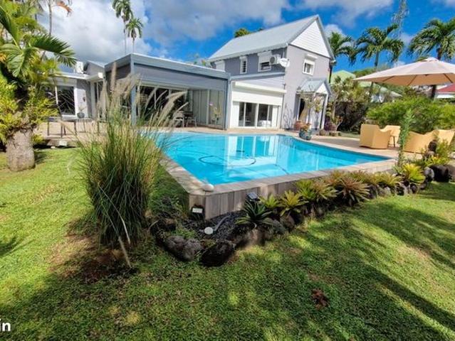 Villa 6 pièces 236 m²