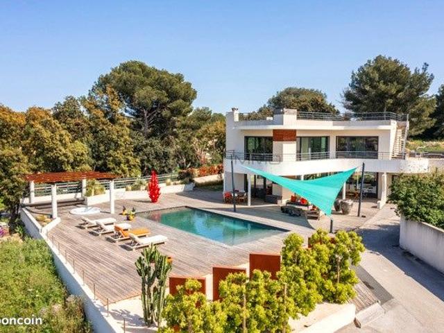 Villa 6 pièces 236 m²