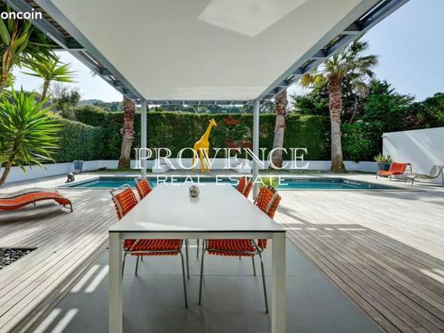 Villa 6 pièces 236 m²