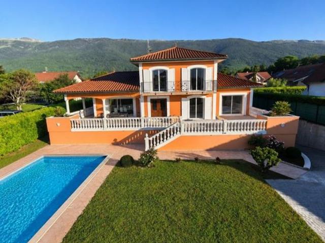 Villa 6 pièces 240 m²