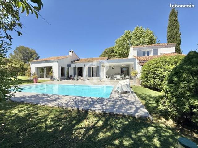 Villa 6 pièces 240 m²