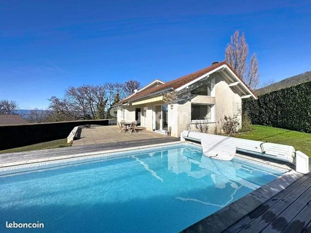Villa 6 pièces 240 m²