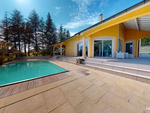 Villa 6 pièces 240 m²