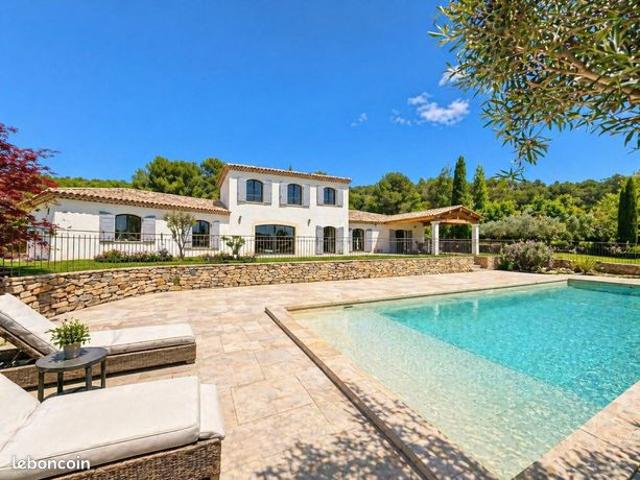 Villa 6 pièces 240 m²
