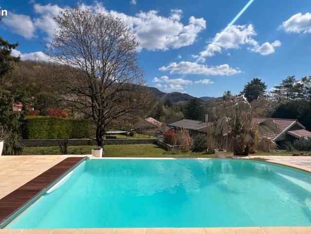 Villa 6 pièces 240 m²