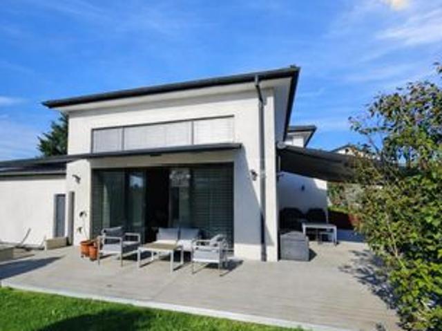 Villa 6 pièces 240 m²