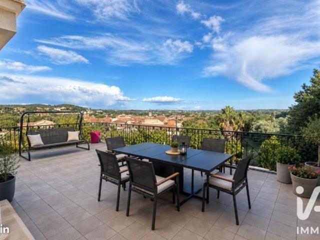 Villa 6 pièces 240 m²