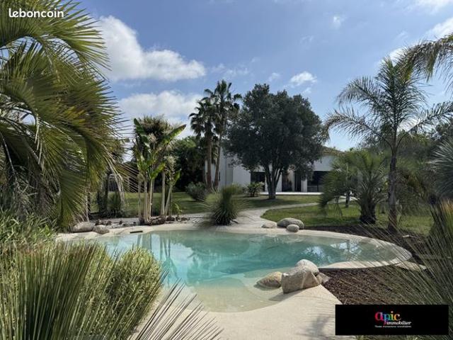 Villa 6 pièces 240 m²