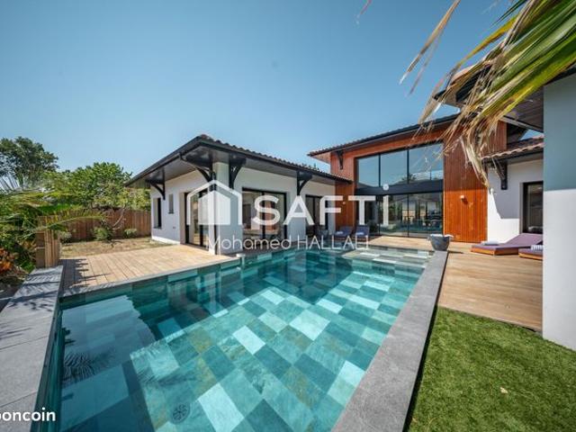 Villa 6 pièces 240 m²