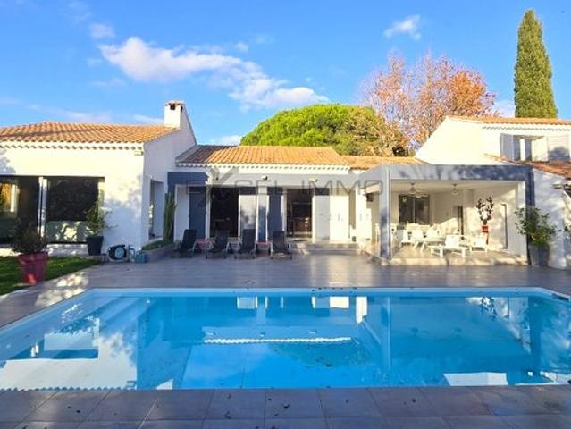 Villa 6 pièces 240 m²