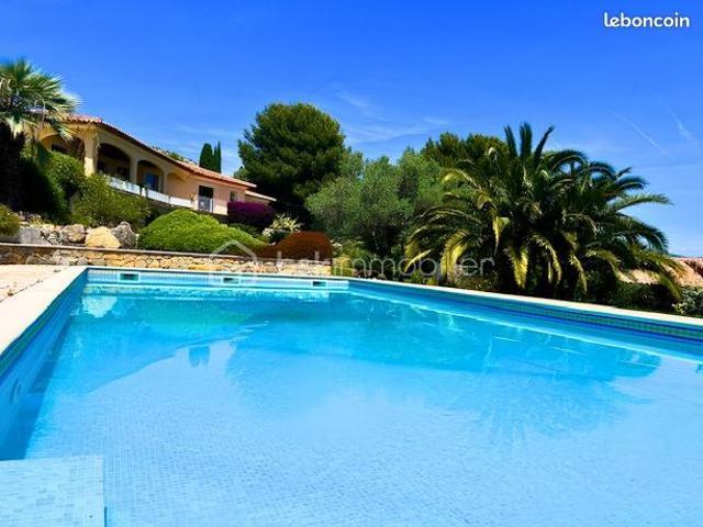 Villa 6 pièces 240 m²