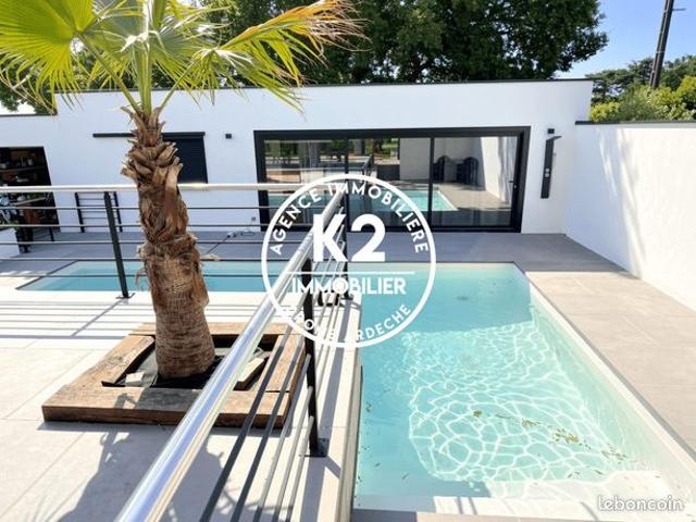 Villa 6 pièces 240 m²
