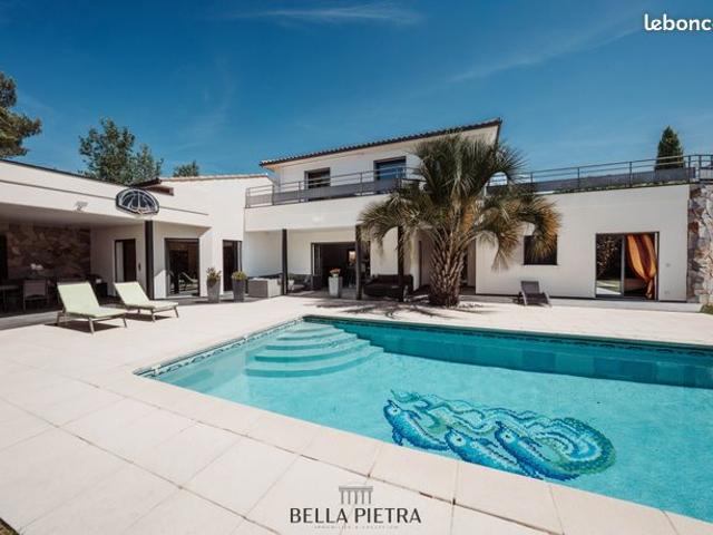 Villa 6 pièces 240 m²
