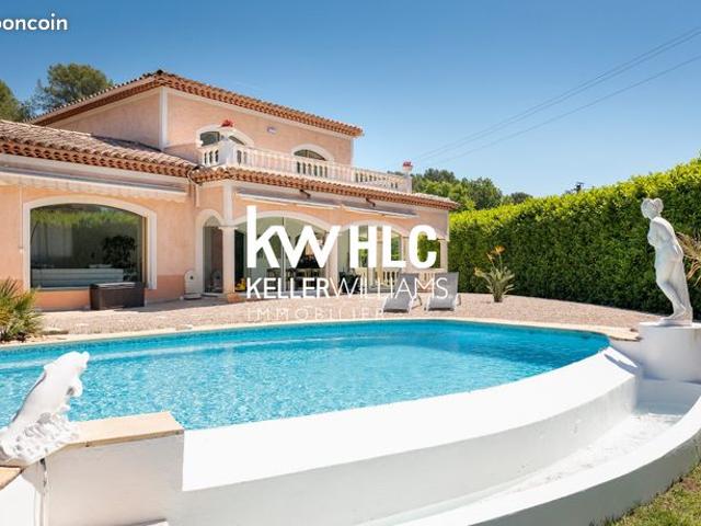 Villa 6 pièces 240 m²