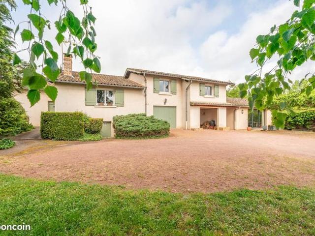 Villa 6 pièces 243 m²