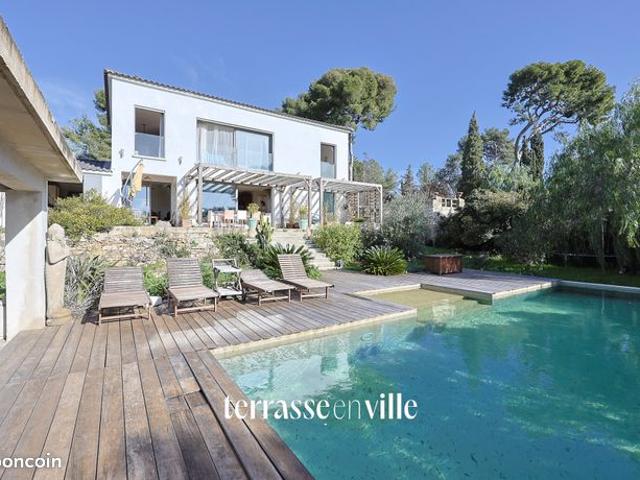 Villa 6 pièces 243 m²