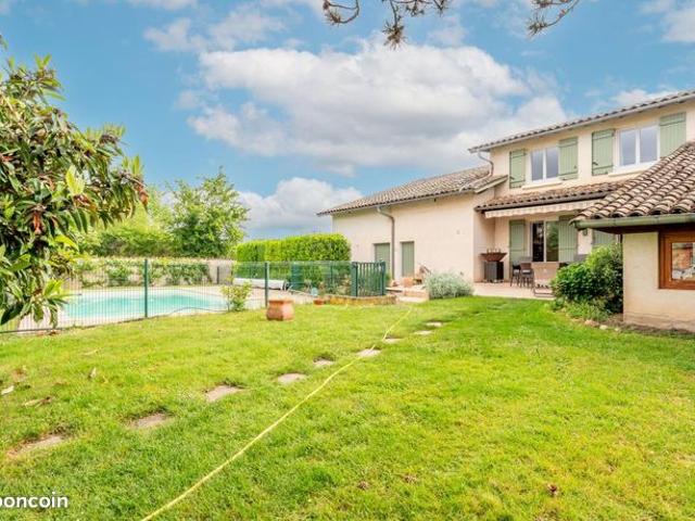 Villa 6 pièces 243 m²