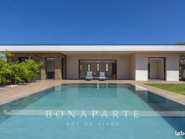 Villa 6 pièces 245 m²