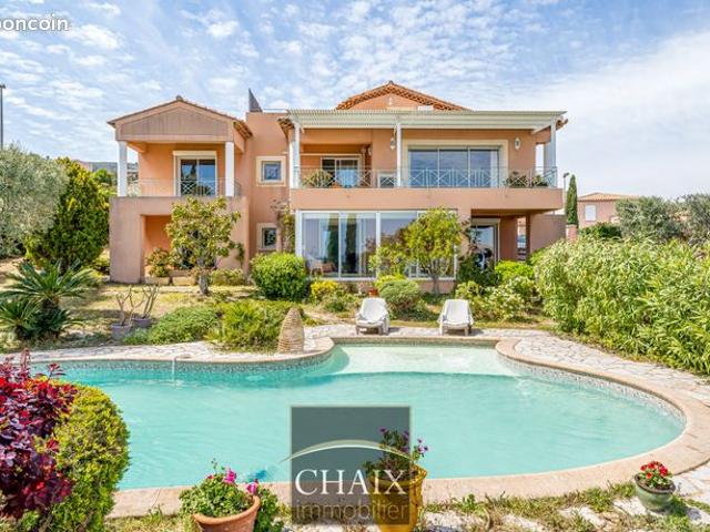 Villa 6 pièces 245 m²