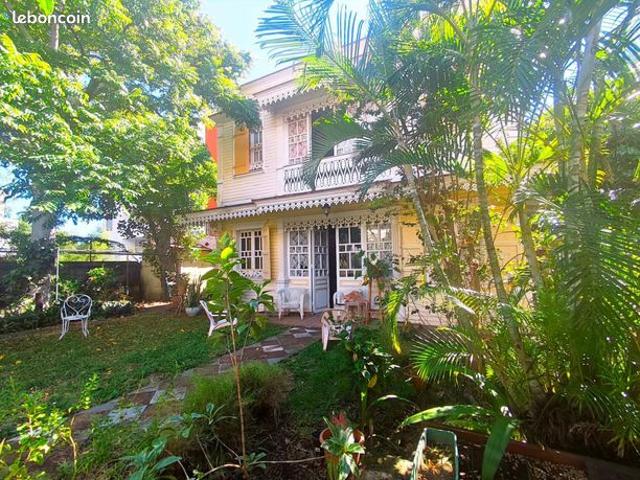 Villa 6 pièces 246 m²