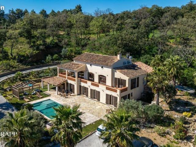 Villa 6 pièces 247 m²
