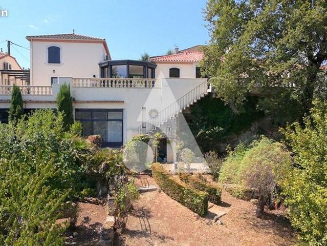 Villa 6 pièces 248 m²