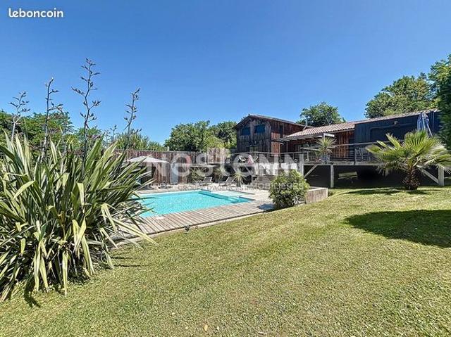 Villa 6 pièces 248 m²