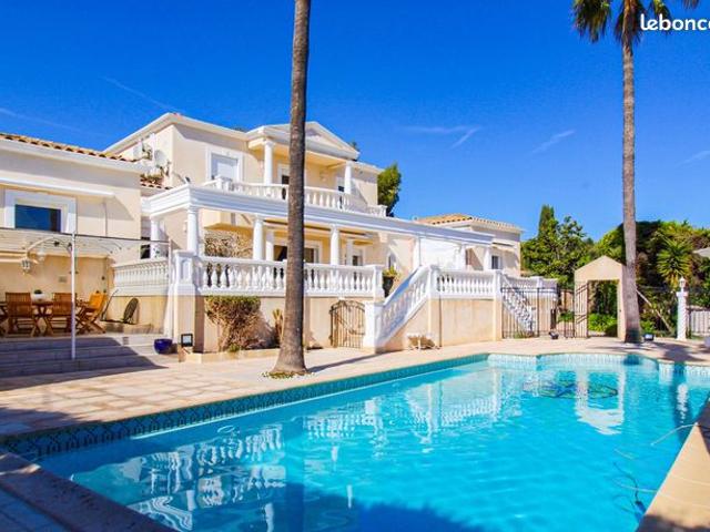 Villa 6 pièces 250 m²