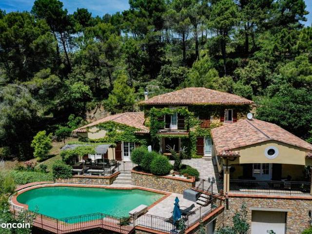 Villa 6 pièces 250 m²